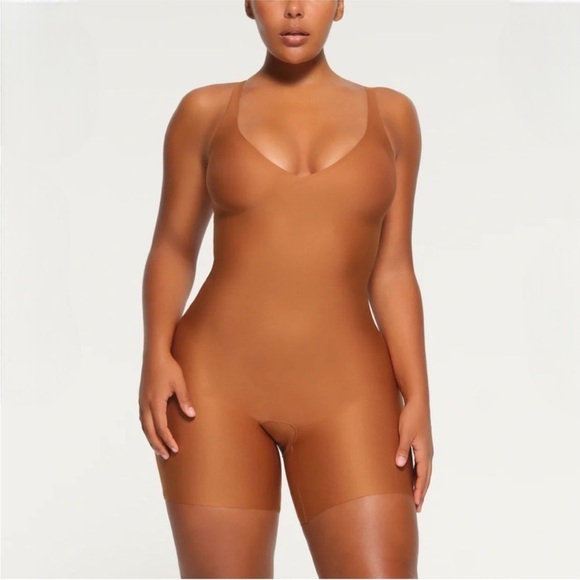 SKIMS Other - Skims Body Plunge Mid Thigh Bodysuit Bronze Size 4X